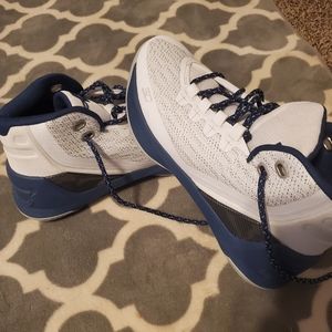 Size. 5.5 under armour shoes